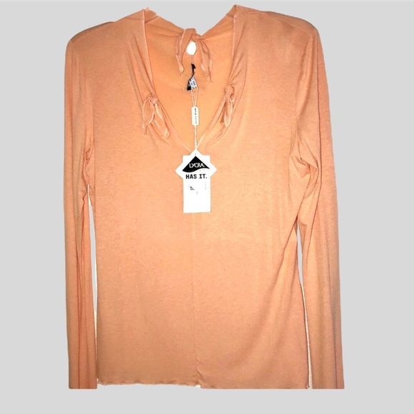 🆕 Krizia Peach Top🔥 - Picture 3 of 16